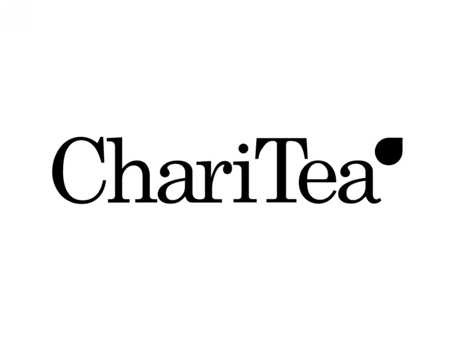Logo von ChariTea, bestehend aus dem Wort 'ChariTea' in schwarzer Schrift auf weißem Hintergrund. Ein kleiner schwarzer Punkt ersetzt das i-Pünktchen.