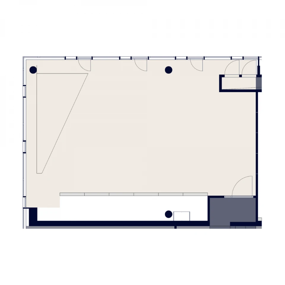 Grundriss des Meetingraums Alpspitze mit großem rechteckigem Raum, Projektionsfläche im oberen linken Bereich, kleiner Nebenraum unten rechts.