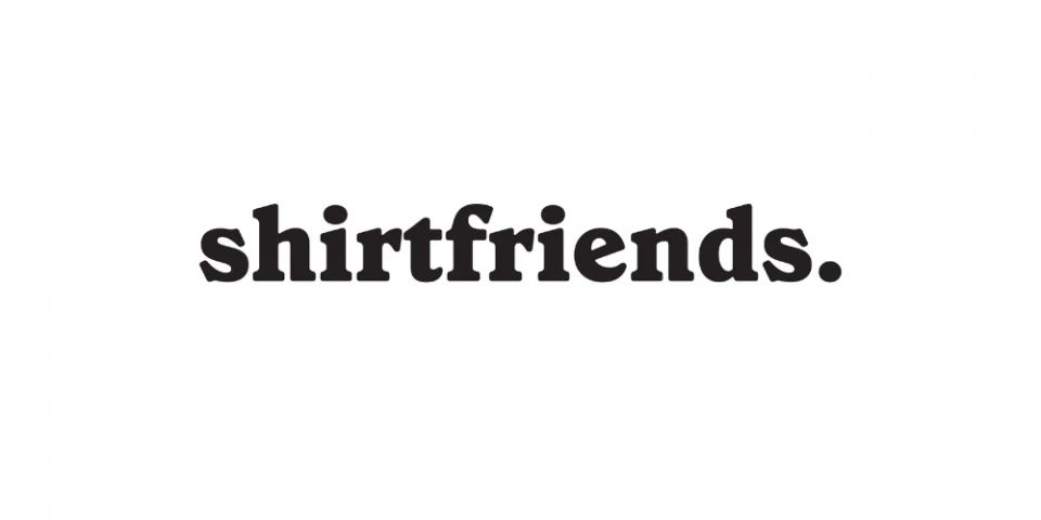 Das Wort 'shirtfriends.' in schwarzer, einfacher Schrift auf weißem Hintergrund.