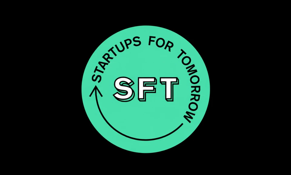 Logo von 'Startups for Tomorrow' mit den Initialen SFT in der Mitte eines grünen Kreises, umgeben von einem grünen Ring mit dem vollständigen Namen und Pfeilen.
